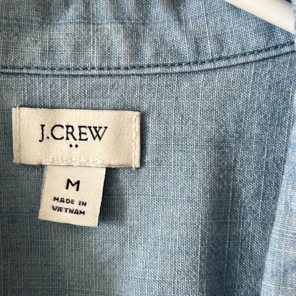 JCREW chambray sleeveless shirt size medium. - Picture 2 of 3